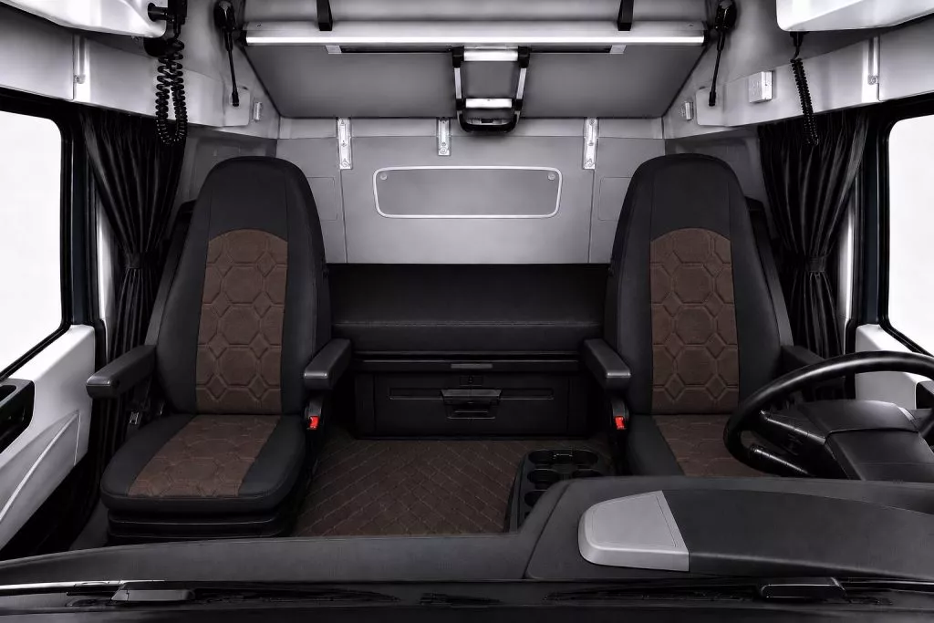 Autopotahy na míru MERCEDES ACTROS MP5 TRUCK, od r. 2019, STYLE hnědé